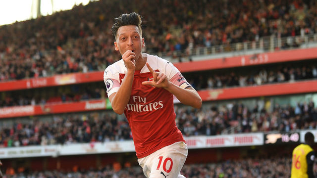 LONDON, ENGLAND - SEPTEMBER 29: Mesut Ozil celebrates scoring Arsenal's 2nd goal during the Premier League match between Arsenal FC and Watford FC at Emirates Stadium on September 29, 2018 in London, United Kingdom.