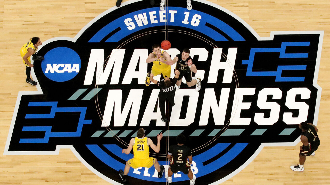 INDIANAPOLIS, INDIANA - MARCH 28: Hunter Dickinson #1 of the Michigan Wolverines and Balsa Koprivica #5 of the Florida State Seminoles jump for the opening tip off in the Sweet Sixteen round of the 2021 NCAA Men's Basketball Tournament at Bankers Life Fieldhouse on March 28, 2021 in Indianapolis, Indiana.