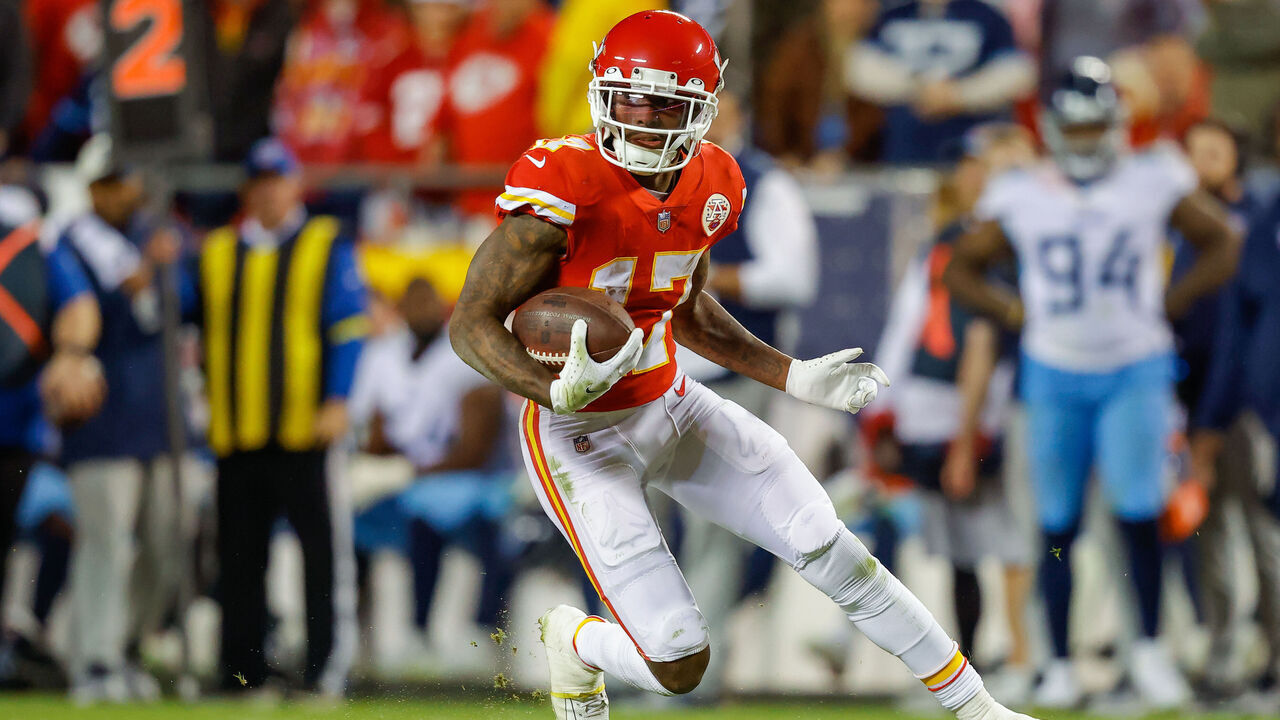 KANSAS CITY, MO - NOVEMBER 06: Mecole Hardman #17 of the Kansas City Chiefs runs after a fourth quarter pass catch against the Tennessee Titans at Arrowhead Stadium on November 6, 2022 in Kansas City, Missouri.