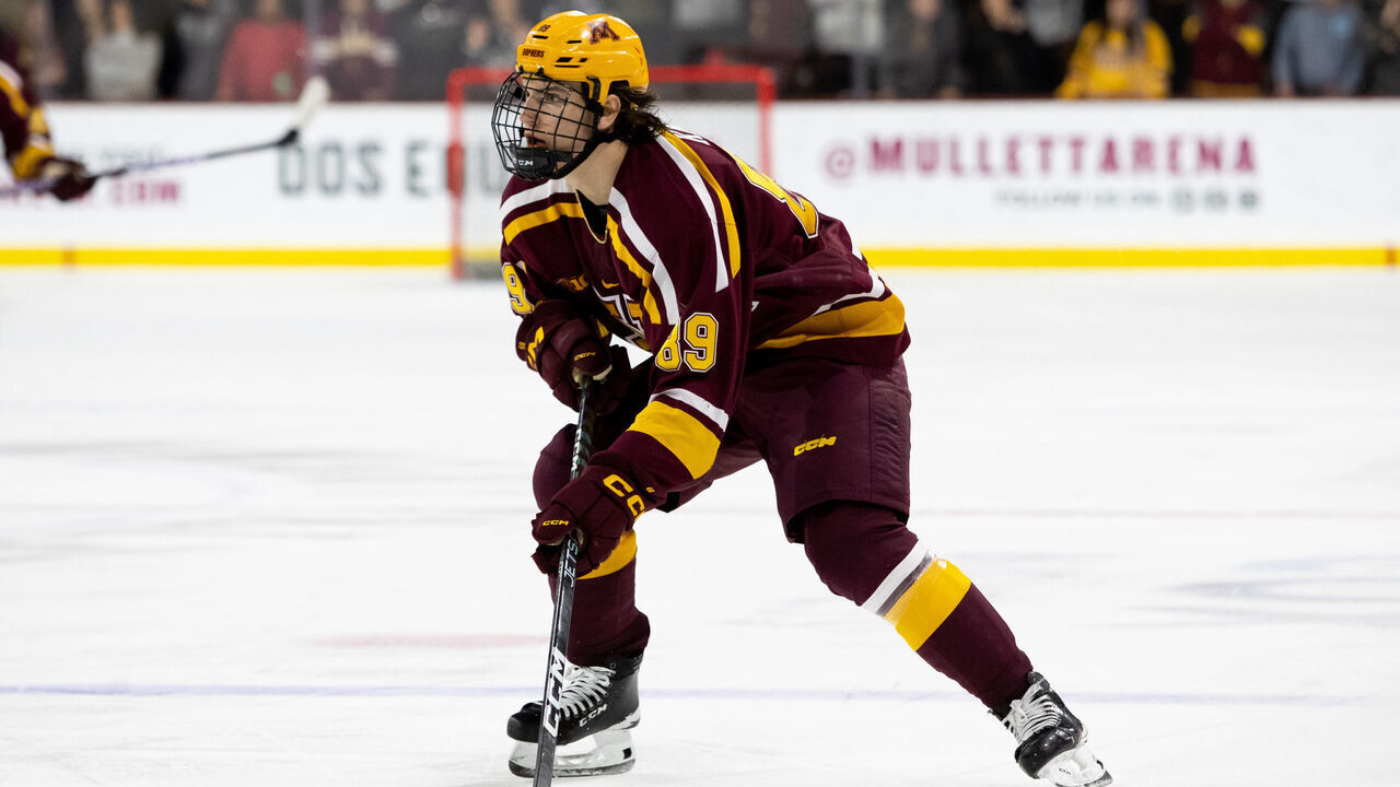 TEMPE, AZ - NOVEMBER 26: University of Minnesota Forward Matthew Knies (89) looks to make a pass during a College Hockey game between the Minnesota Golden Gophers and the Arizona State Sun Devils on November 26th, 2022, at Mullett Arena in Tempe, AZ.
