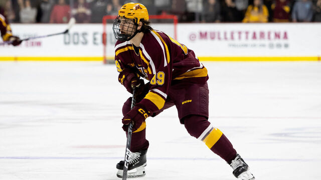 TEMPE, AZ - NOVEMBER 26: University of Minnesota Forward Matthew Knies (89) looks to make a pass during a College Hockey game between the Minnesota Golden Gophers and the Arizona State Sun Devils on November 26th, 2022, at Mullett Arena in Tempe, AZ.