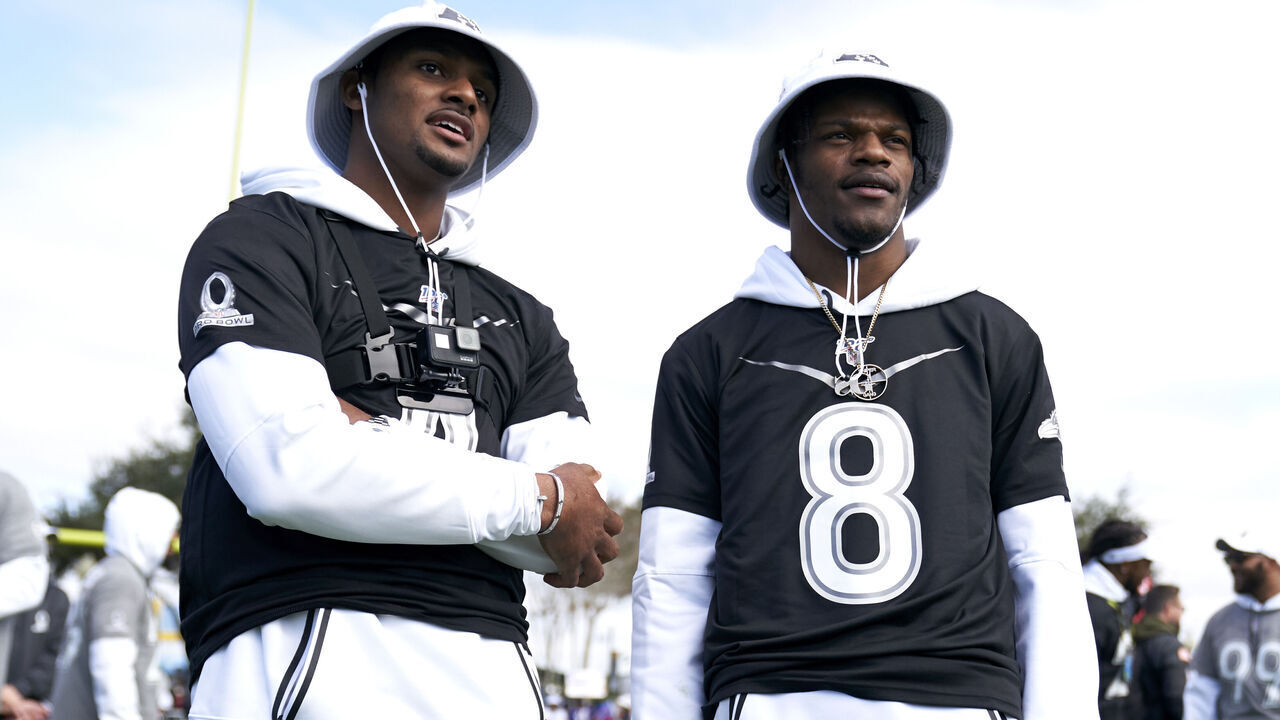KISSIMMEE, FLORIDA - JANUARY 22: Deshaun Watson #4 of the Houston Texans visits with Lamar Jackson #8 of the Baltimore Ravens during the AFC team practice in preparation for the 2020 Pro Bowl, Wednesday, Jan. 22, 2020, in Kissimmee, Florida.