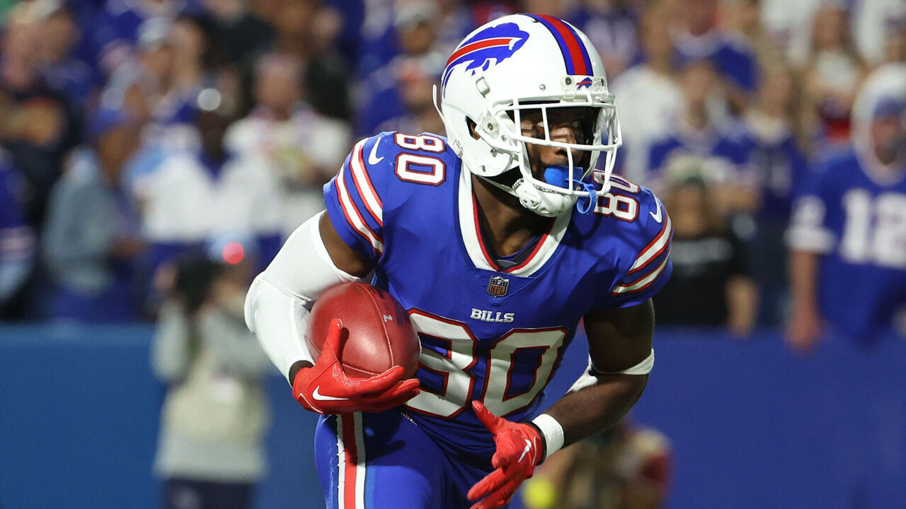 ORCHARD PARK, NY - SEPTEMBER 19: Jamison Crowder #80 of the Buffalo Bills runs the ball back after a kickoff against the Tennessee Titans at Highmark Stadium on September 19, 2022 in Orchard Park, New York.