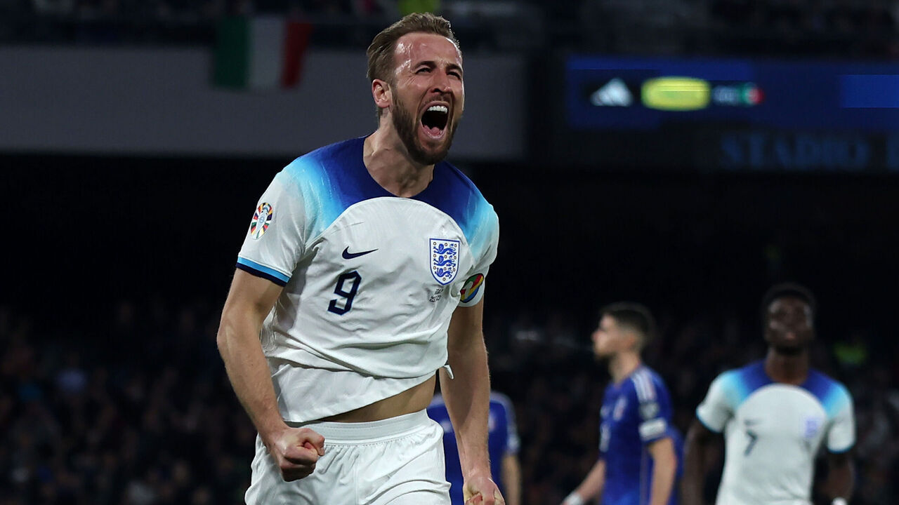NAPLES, ITALY - MARCH 23: Harry Kane of England celebrates after scoring their sides second goal during the UEFA EURO 2024 qualifying round group C match between Italy and England at Stadio Diego Armando Maradona on March 23, 2023 in Naples, Italy.