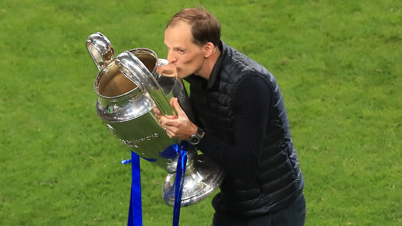 PORTO, PORTUGAL - MAY 29: Thomas Tuchel, Manager of Chelsea celebrates with the UEFA Champions League Trophy following his team's victory in the UEFA Champions League Final between Manchester City and Chelsea FC at Estadio do Dragao on May 29, 2021 in Porto, Portugal.