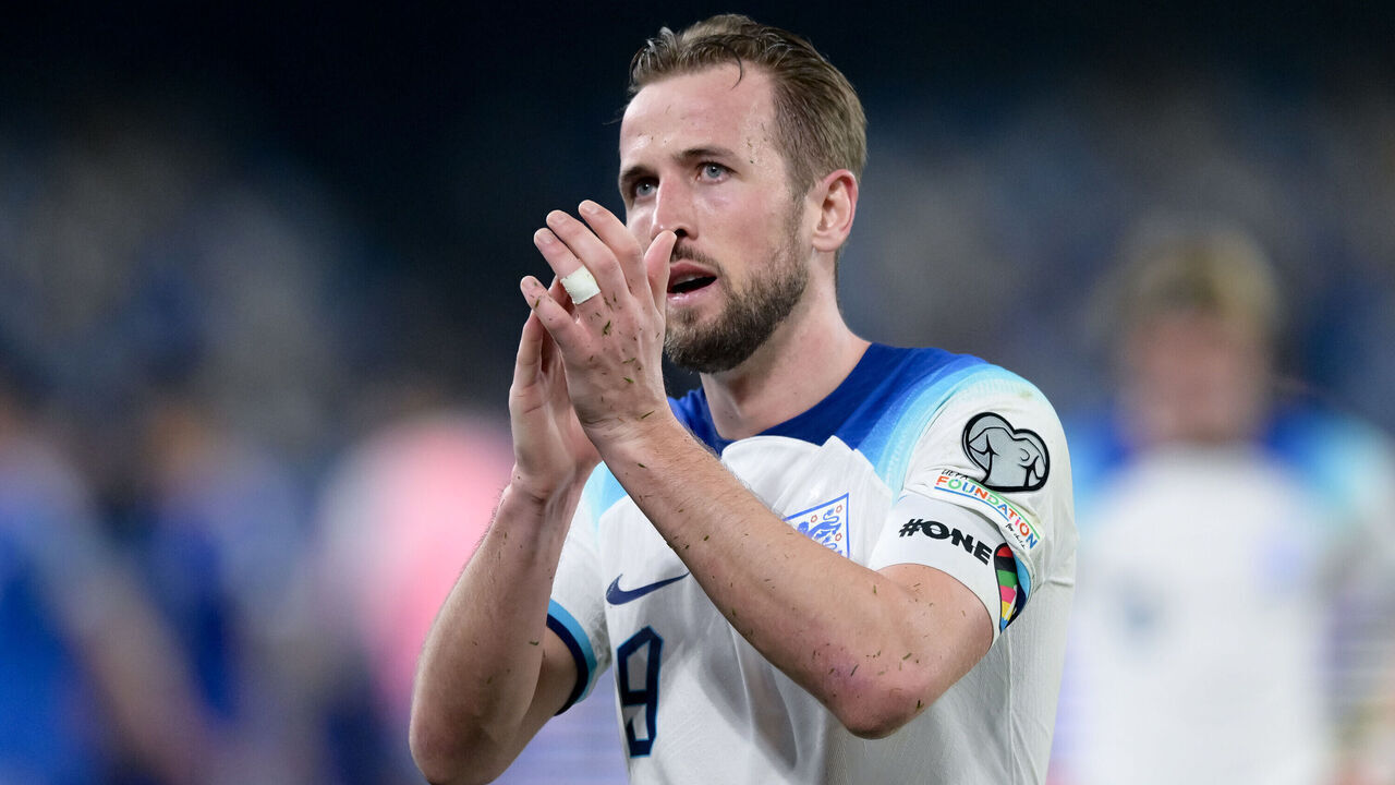 Harry Kane of England celebrates the victory during the UEFA Euro 2024 Qualifiers match between Italy and England at Stadio Diego Armando Maradona on 23 March, 2023 in Naples, Italy.