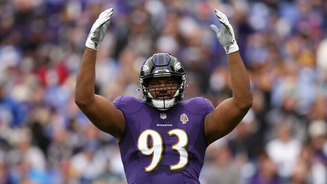 BALTIMORE, MARYLAND - JANUARY 02: Defensive end Calais Campbell #93 of the Baltimore Ravens acknowledges the crowd against the Los Angeles Rams at M&T Bank Stadium on January 02, 2022 in Baltimore, Maryland.
