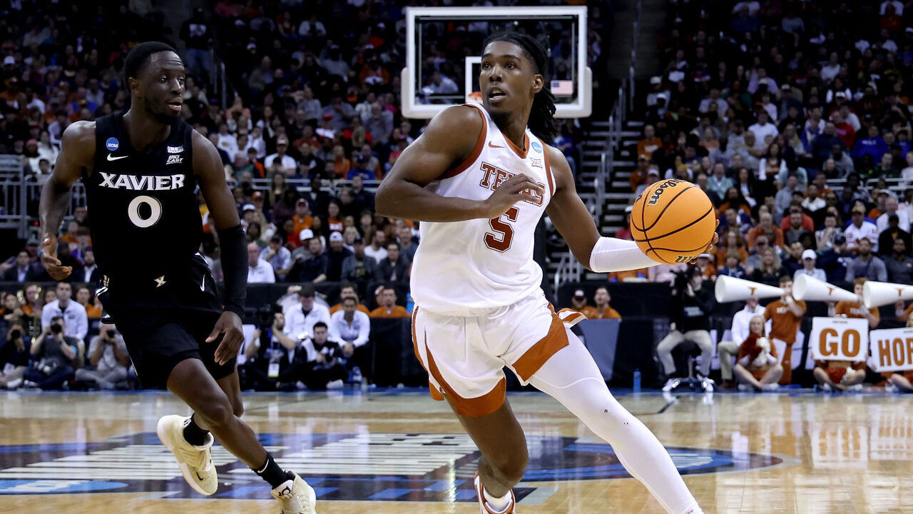 KANSAS CITY, MISSOURI - MARCH 24: Marcus Carr #5 of the Texas Longhorns drives to the basket against Souley Boum #0 of the Xavier Musketeers during the first half in the Sweet 16 round of the NCAA Men's Basketball Tournament at T-Mobile Center on March 24, 2023 in Kansas City, Missouri.