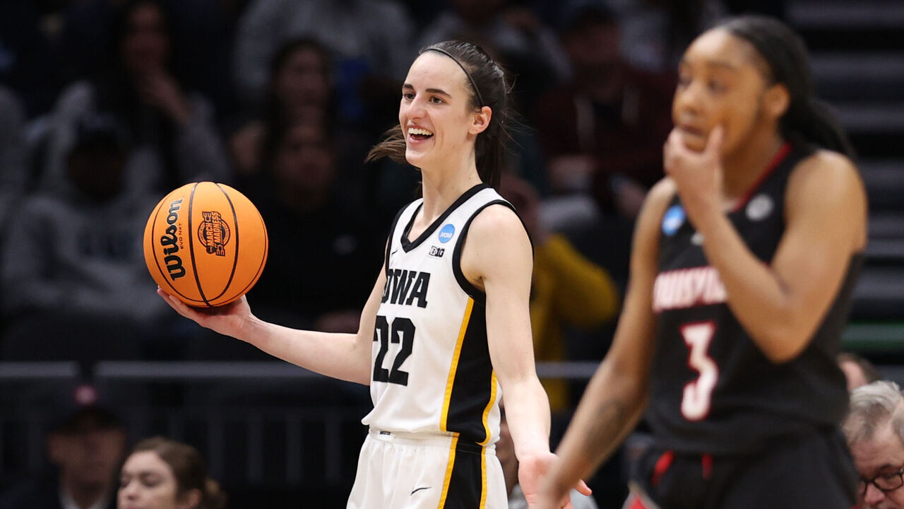 SEATTLE, WASHINGTON - MARCH 26: Caitlin Clark #22 of the Iowa Hawkeyes reacts during the fourth quarter of the game against the Louisville Cardinals in the Elite Eight round of the NCAA Women's Basketball Tournament at Climate Pledge Arena on March 26, 2023 in Seattle, Washington.