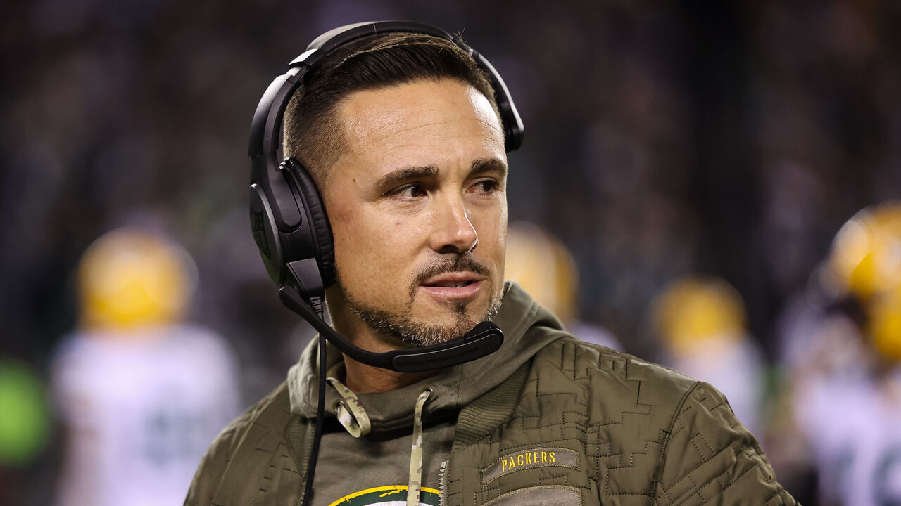 PHILADELPHIA, PA - NOVEMBER 27: Head coach Matt LaFleur of the Green Bay Packers reacts to a play against the Philadelphia Eagles during the second half at Lincoln Financial Field on November 27, 2022 in Philadelphia, Pennsylvania.