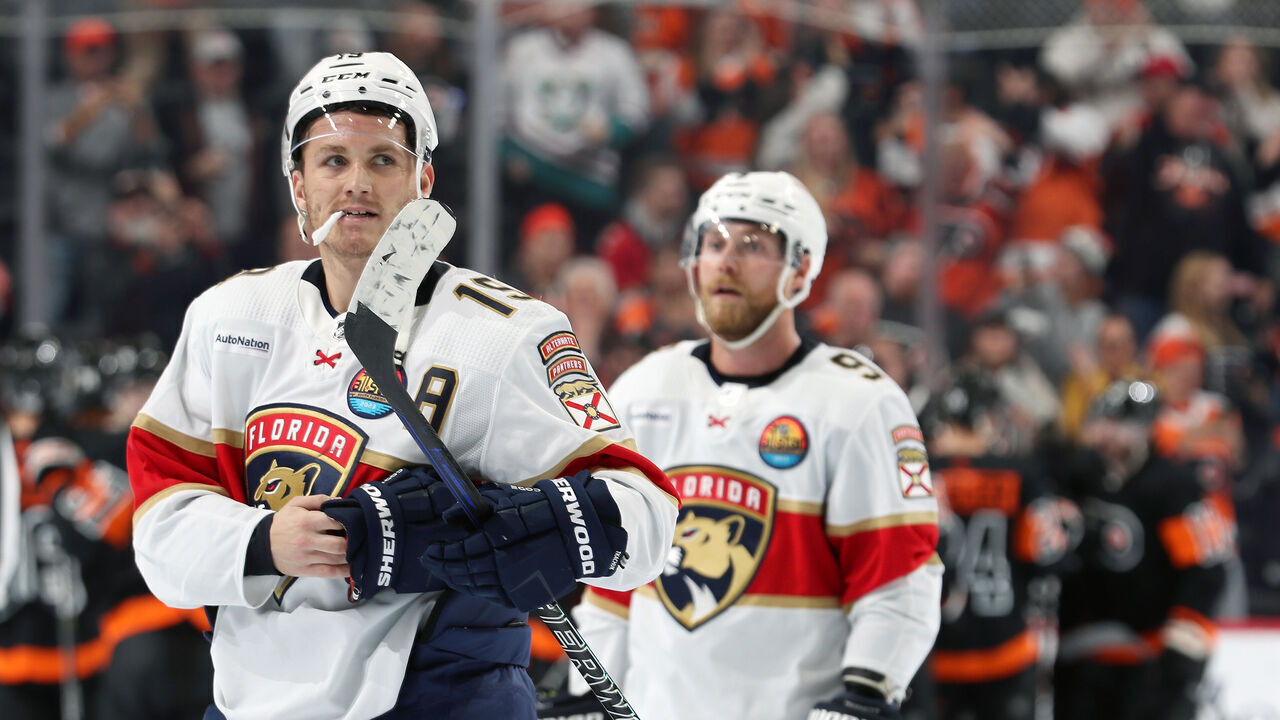 PHILADELPHIA, PENNSYLVANIA - OCTOBER 27: Matthew Tkachuk #19 and Sam Bennett #9 of the Florida Panthers reflect after losing 4-3 to the Philadelphia Flyers at the Wells Fargo Center on October 27, 2022 in Philadelphia, Pennsylvania.