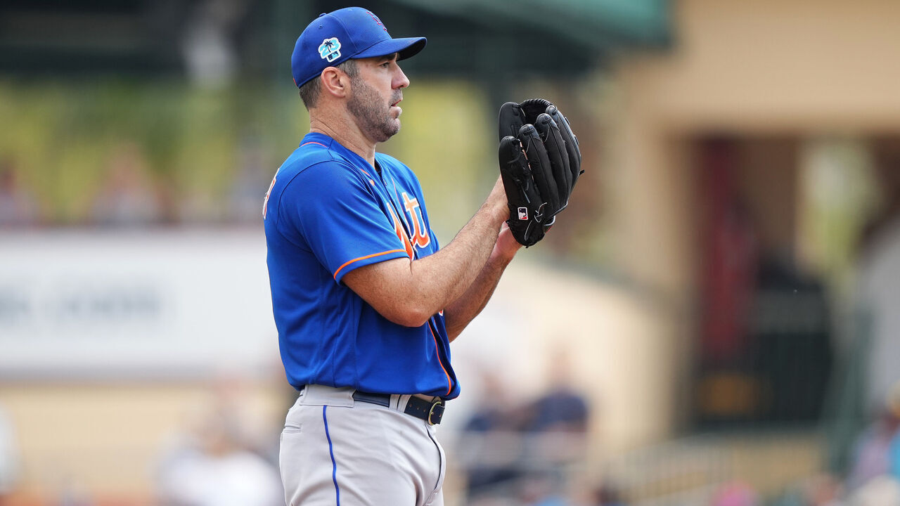JUPITER, FL - MARCH 04: Justin Verlander #35 of the New York Mets stands on the mound during the fist inning against the Miami Marlins at Roger Dean Stadium on March 4, 2023 in Jupiter, Florida.
