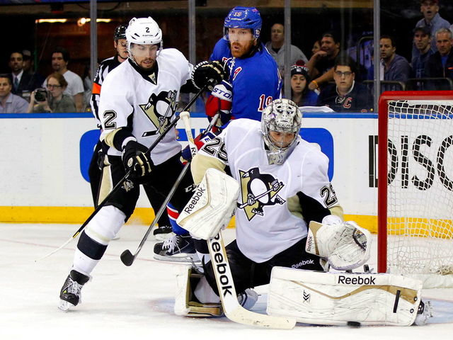 Reports: 'Aggressive' Islanders pitch top-UFAs Matt Niskanen and Brad Richards