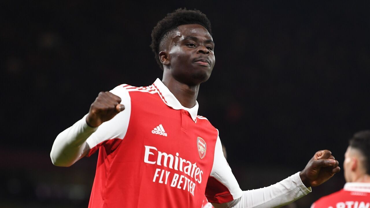 LONDON, ENGLAND - MARCH 01: Bukayo Saka celebrates scoring the 1st Arsenal goal during the Premier League match between Arsenal FC and Everton FC at Emirates Stadium on March 01, 2023 in London, England.