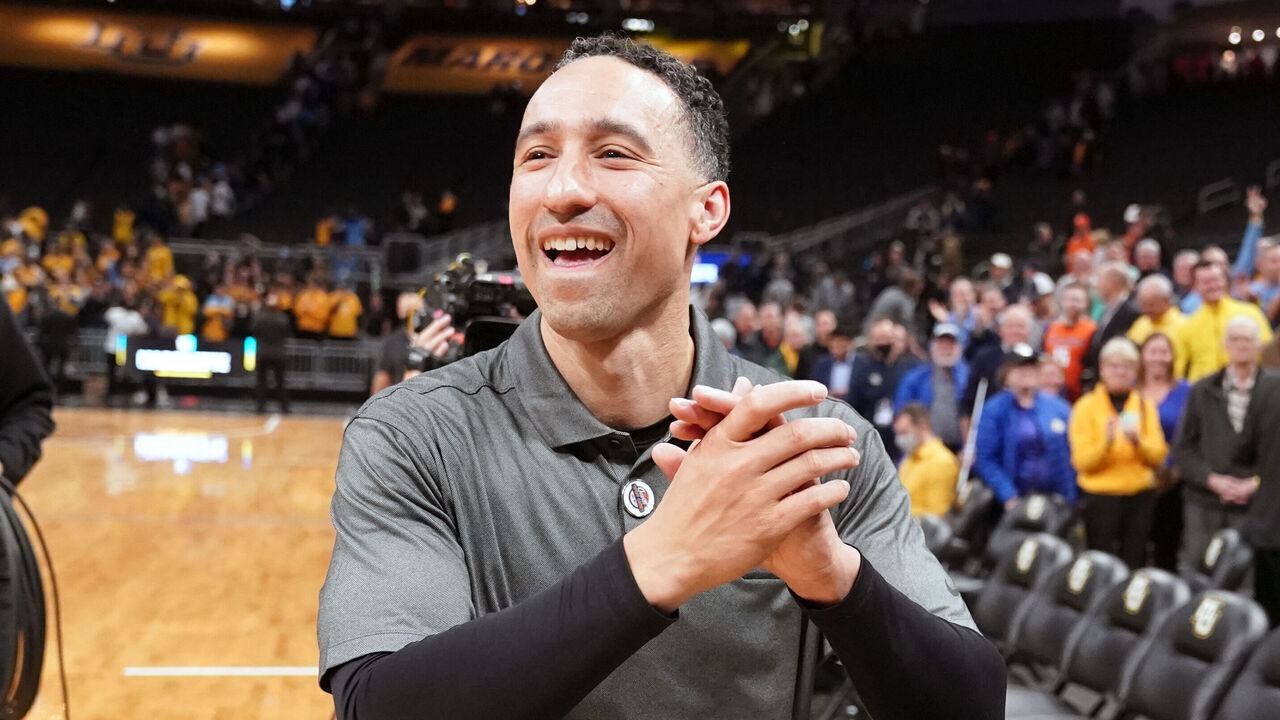 MILWAUKEE, WISCONSIN - NOVEMBER 15: Head coach Shaka Smart of the Marquette Golden Eagles celebrates a win after a college basketball game against the Illinois Fighting Illini at the Fiserv Forum on November 15, 2021 in Milwaukee, Wisconsin.