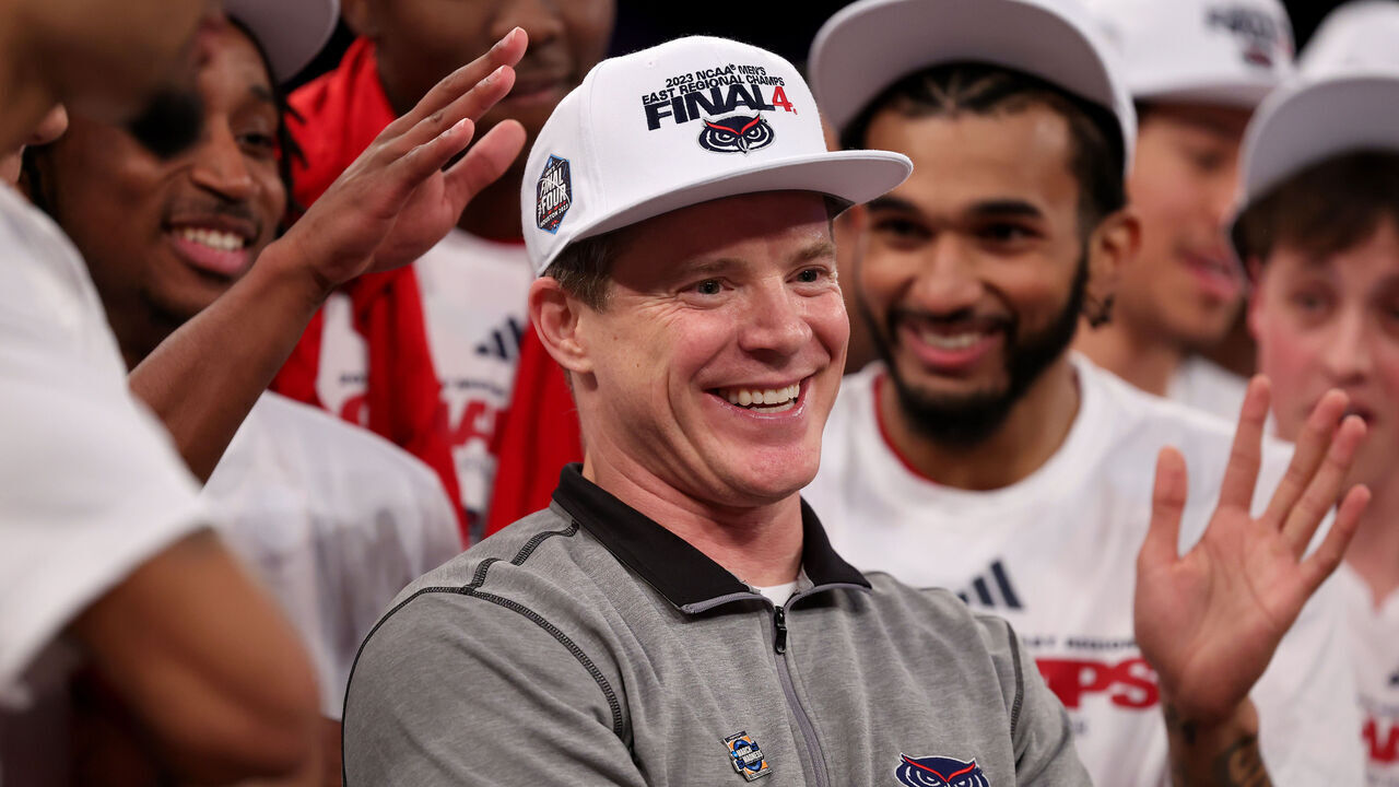 NEW YORK, NEW YORK - MARCH 25: Head coach Dusty May of the Florida Atlantic Owls celebrates with the team after defeating the Kansas State Wildcats in the Elite Eight round game of the NCAA Men's Basketball Tournament at Madison Square Garden on March 25, 2023 in New York City.