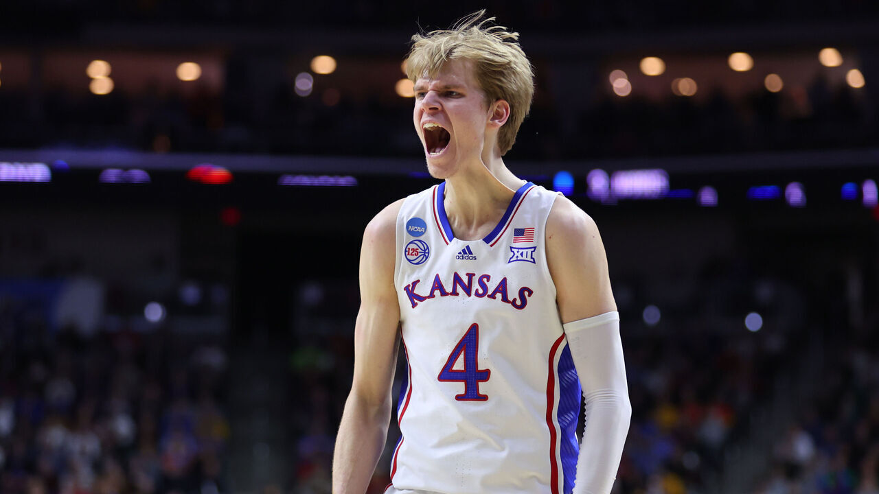 DES MOINES, IOWA - MARCH 18: Gradey Dick #4 of the Kansas Jayhawks reacts against the Arkansas Razorbacks during the second half in the second round of the NCAA Men's Basketball Tournament at Wells Fargo Arena on March 18, 2023 in Des Moines, Iowa.