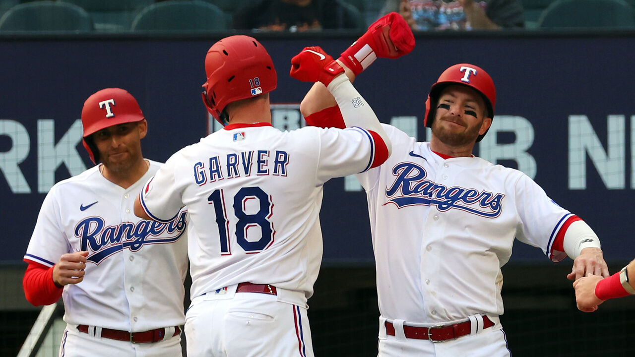 Bats come around after Martin Perez tosses gem for Texas Rangers