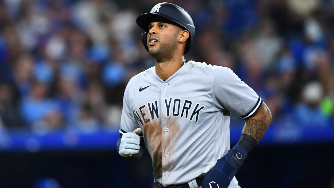 TORONTO, ON - SEPTEMBER 27: New York Yankees Outfield Aaron Hicks (31) scores a run during the MLB baseball regular season game between the New York Yankees and the Toronto Blue Jays on September 27, 2022, at Rogers Centre in Toronto, ON, Canada.