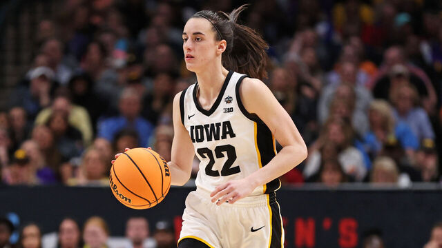 DALLAS, TEXAS - APRIL 02: Caitlin Clark #22 of the Iowa Hawkeyes dribbles the ball during the third quarter against the LSU Lady Tigers during the 2023 NCAA Women's Basketball Tournament championship game at American Airlines Center on April 02, 2023 in Dallas, Texas.
