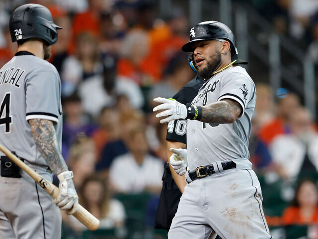 Moncada scores on wild pitch that strikes ump, White Sox beat