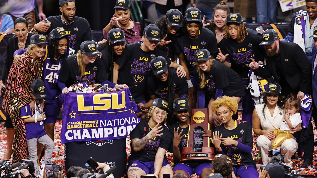 DALLAS, TEXAS - APRIL 02: Head coach Kim Mulkey of the LSU Lady Tigers and players pose after defeating the Iowa Hawkeyes 102-85 during the 2023 NCAA Women's Basketball Tournament championship game at American Airlines Center on April 02, 2023 in Dallas, Texas.