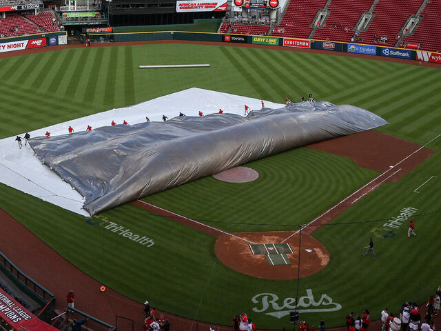 Cubs split doubleheader against Reds to open series in Cincinnati