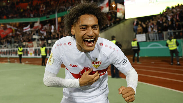05 April 2023, Bavaria, Nuremberg: Soccer: DFB Cup, 1. FC Nürnberg - VfB Stuttgart, quarterfinal, Max Morlock Stadium. Stuttgart's Enzo Millot celebrates his goal for 1:0 after the victory. Photo: Daniel Löb/dpa - IMPORTANT NOTE: In accordance with the requirements of the DFL Deutsche Fußball Liga and the DFB Deutscher Fußball-Bund, it is prohibited to use or have used photographs taken in the stadium and/or of the match in the form of sequence pictures and/or video-like photo series.