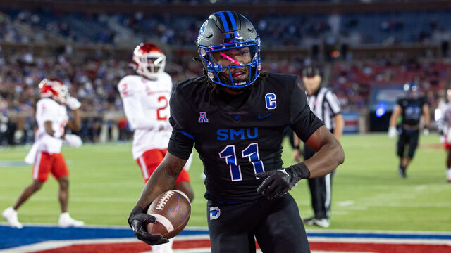DALLAS, TX - NOVEMBER 05: SMU Mustangs wide receiver Rashee Rice (#11) scores a touchdown during the college football game between the SMU Mustangs and the Houston Cougars on November 05, 2022, at Gerald J. Ford Stadium in Dallas, TX.