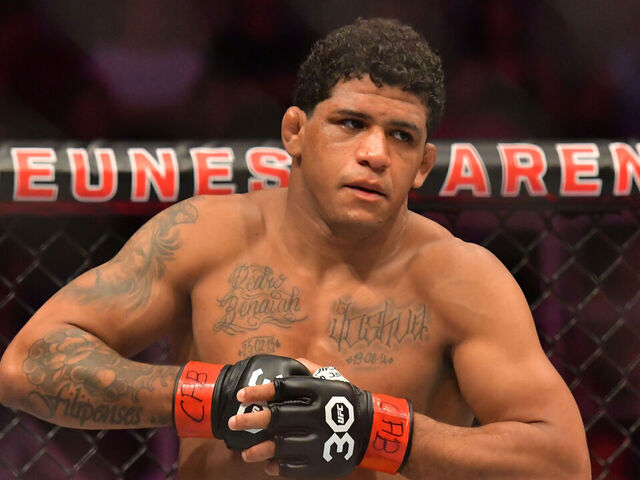 RIO DE JANEIRO, RJ - JANUARY 21: Gilbert Burns prepares to fight Neil Magny in their Welterweight fight during the UFC 283 event at Jeunesse Arena on January 21, 2023 in Rio de Janeiro, RJ, Brazil.