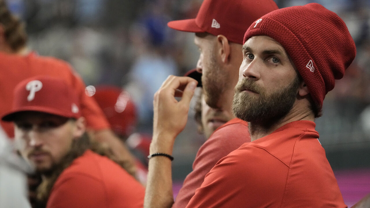 Harper puts on encouraging batting practice show in Philly