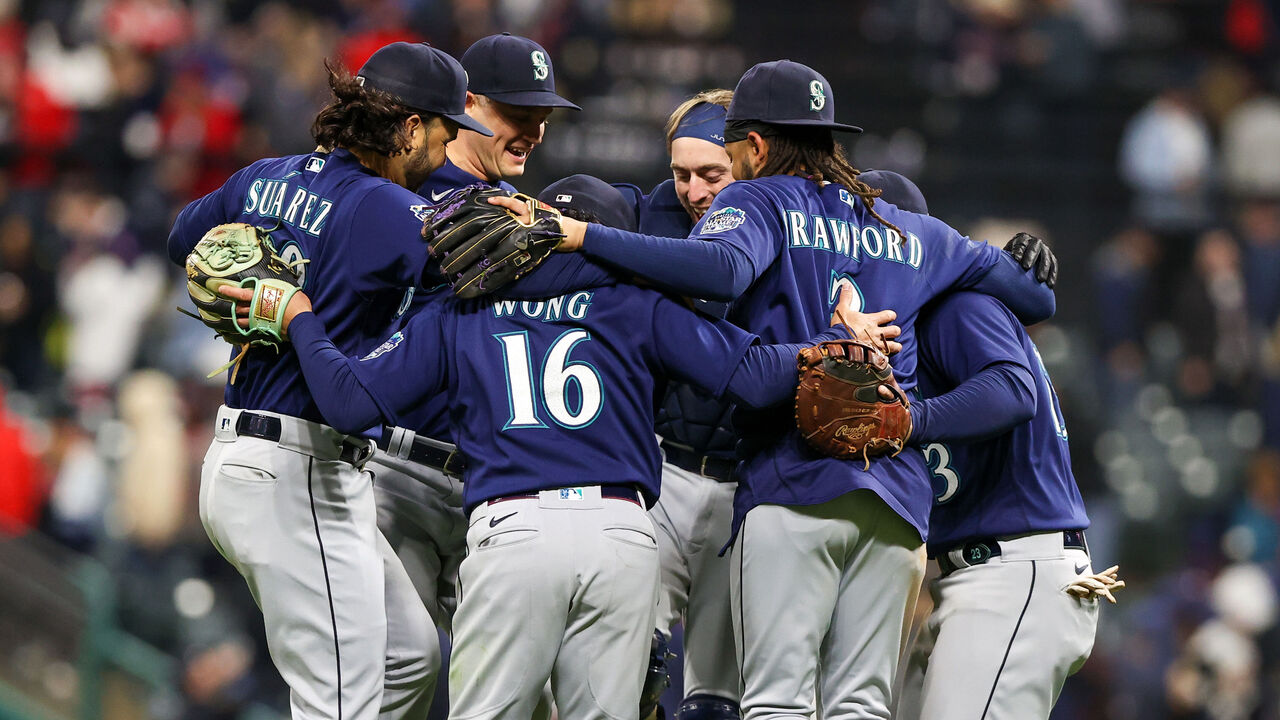 Guardians lose season opener to Mariners, 3-0