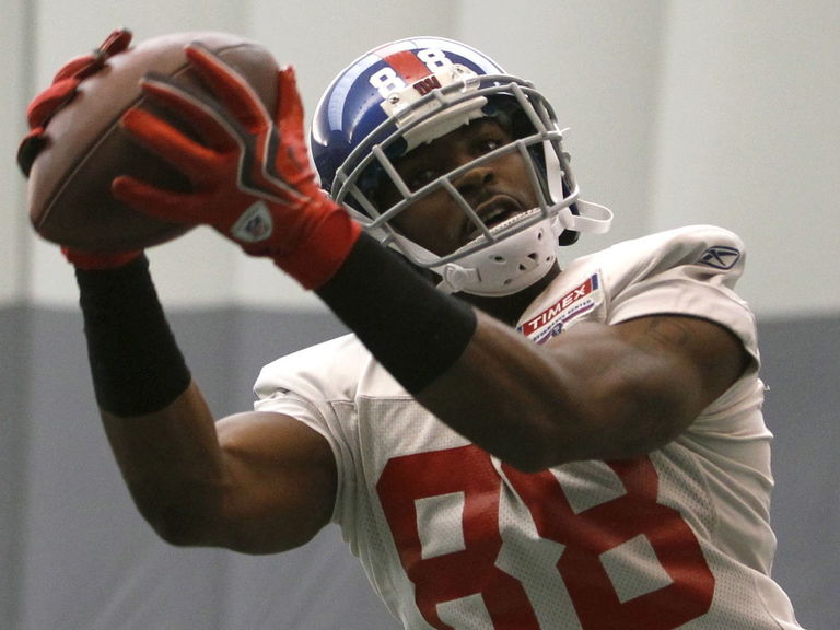 Giants' Nicks won't blame finger injury for dropped passes