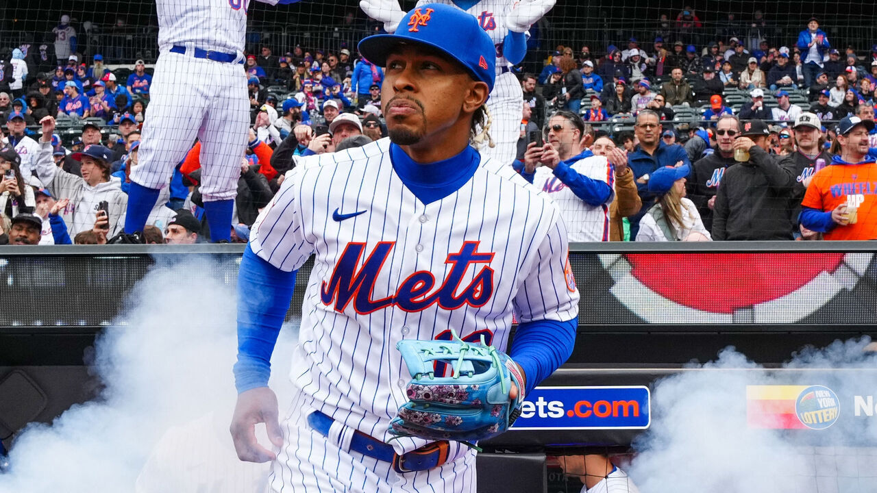 NEW YORK, NY - APRIL 07: Francisco Lindor #12 of the New York Mets runs onto the field during the game between the Miami Marlins and the New York Mets at Citi Field on Friday, April 7, 2023 in New York, New York.