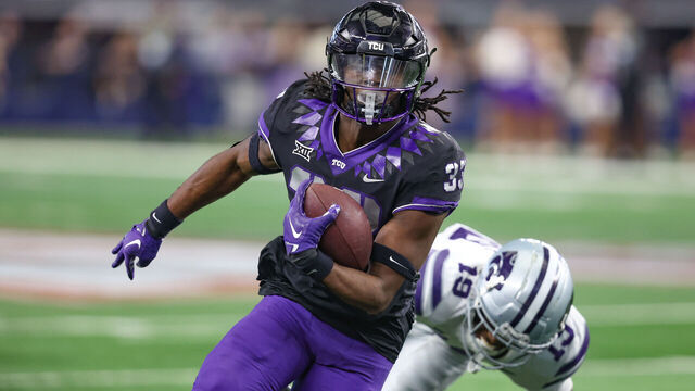 ARLINGTON, TX - DECEMBER 03: TCU Horned Frogs running back Kendre Miller (33) carries the ball during the Big 12 Championship game between TCU and Kansas State on December 3, 2022 at AT&T Stadium in Arlington, TX.