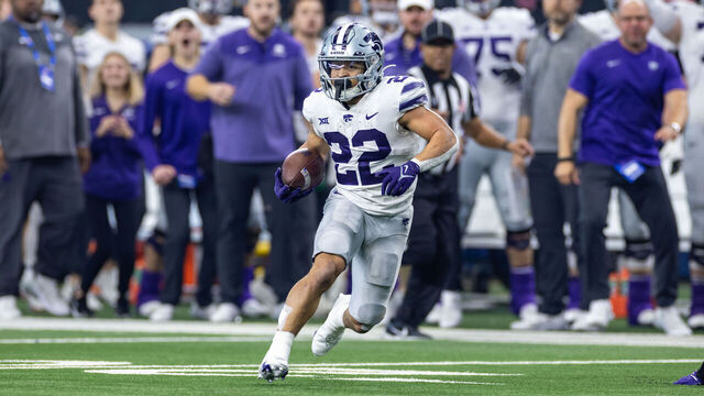 ARLINGTON, TX - DECEMBER 03: Kansas State Wildcats running back Deuce Vaughn (#22) runs up field during the Big 12 Championship game between the Kansas State Wildcats and TCU Horned Frogs on December 03, 2022 at AT&T Stadium in Arlington, TX.