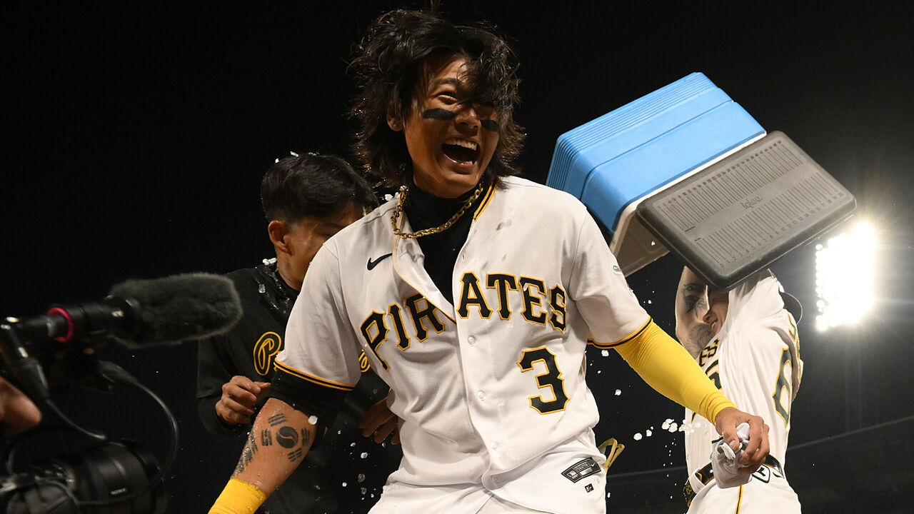 Bae walk-off wins it for Pirates