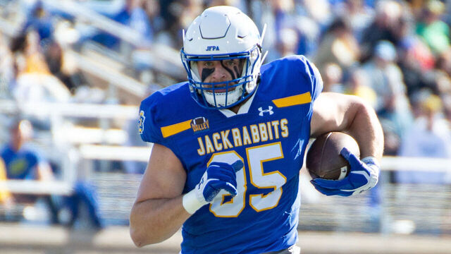 BROOKINGS, SD - OCTOBER 29: South Dakota State Jackrabbits Tight end Tucker Kraft (85) runs with the ball during the college football game between the Indiana State Sycamores and the South Dakota State Jackrabbits on October 29th, 2022, at Dana J. Dykhouse Stadium, in Brookings, South Dakota.
