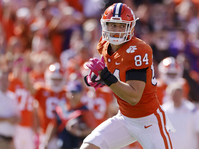 CLEMSON, SC - OCTOBER 22: Clemson Tigers tight end Davis Allen (84) runs with the ball after catching a pass during a college football game against the Syracuse Orange on October 22, 2022 at Memorial Stadium in Clemson, South Carolina.
