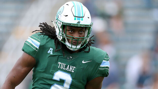 NEW ORLEANS, LOUISIANA - OCTOBER 30: Dorian Williams #2 of the Tulane Green Wave reacts against the Cincinnati Bearcats during the second half at Yulman Stadium on October 30, 2021 in New Orleans, Louisiana.