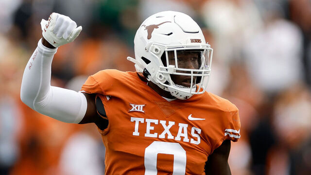 AUSTIN, TEXAS - NOVEMBER 25: DeMarvion Overshown #0 of the Texas Longhorns reacts in the first quarter against the Baylor Bears at Darrell K Royal-Texas Memorial Stadium on November 25, 2022 in Austin, Texas.