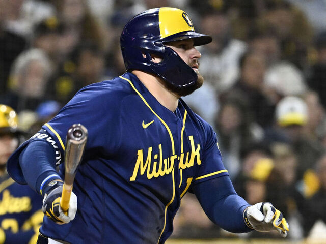 Milwaukee Brewers: Rowdy Tellez had so much fun stealing a base