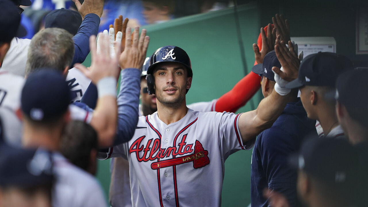 Braves place Travis d'Arnaud on 7-day concussion IL, recall