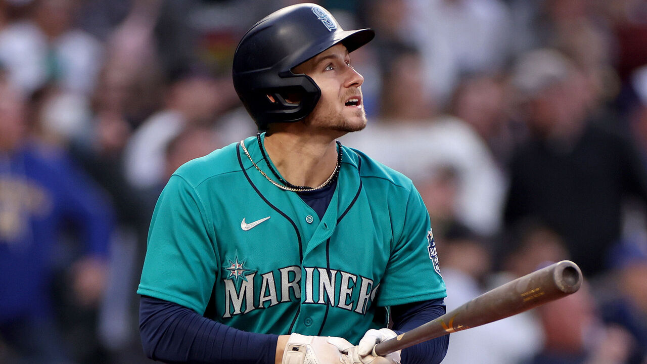 Mariners outfielder Jarred Kelenic fractures foot by kicking water