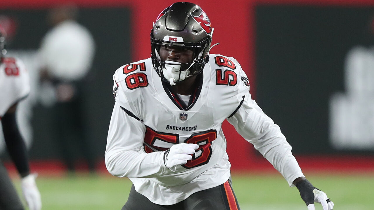 TAMPA, FL - OCTOBER 02: Tampa Bay Buccaneers Linebacker Shaquil Barrett (58) rushes the passer during the regular season game between the Kansas City Chiefs and the Tampa Bay Buccaneers on October 02, 2022 at Raymond James Stadium in Tampa, Florida.