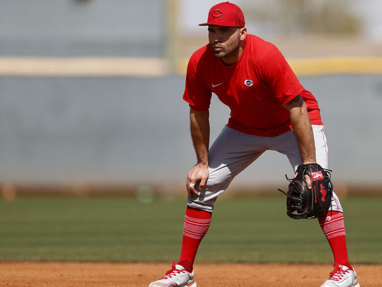 First baseman Joey Votto returns to Cincinnati Reds after shoulder