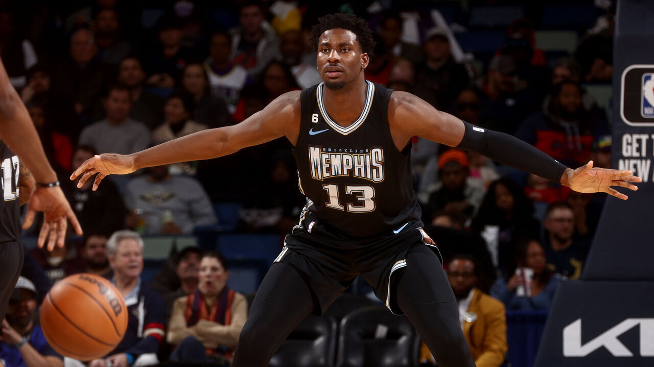 NEW ORLEANS, LA - NOVEMBER 15: Jaren Jackson Jr. #13 of the Memphis Grizzlies plays defense during the game against the New Orleans Pelicans on November 15, 2022 at the Smoothie King Center in New Orleans, Louisiana. Mandatory Copyright Notice: Copyright 2022 NBAE
