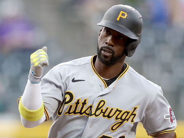 Andrew McCutchen homers as the Pittsburgh Pirates beat the St