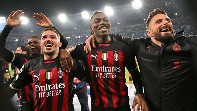 (From L) AC Milan's French defender Pierre Kalulu, AC Milan's Algerian defender Ismael Bennacer, AC Milan's Portuguese forward Rafael Leao and AC Milan's French forward Olivier Giroud celebrate at the end of the UEFA Champions League quarter-finals second leg football match between SSC Napoli and AC Milan on April 18, 2023 at the Diego-Maradona stadium in Naples.