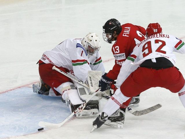 Predators select Kevin Fiala with the 11th overall pick at NHL Draft